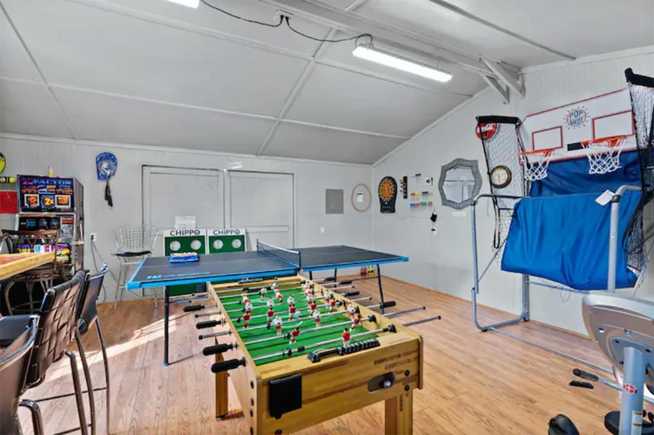 Family Fun Vacation, Heated Pool, Gameroom, Sauna Ferienhaus *