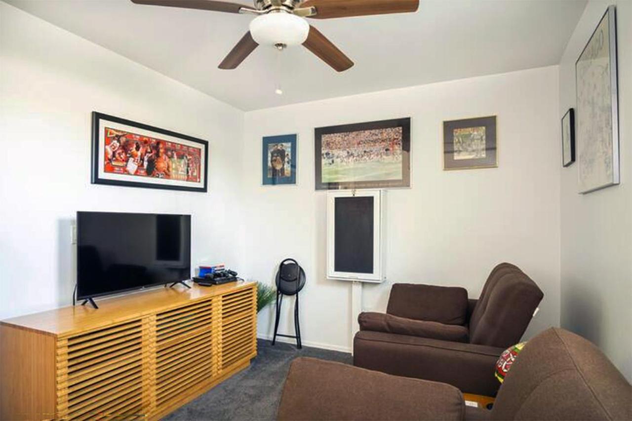 Family Fun Vacation, Heated Pool, Gameroom, Sauna Ferienhaus *